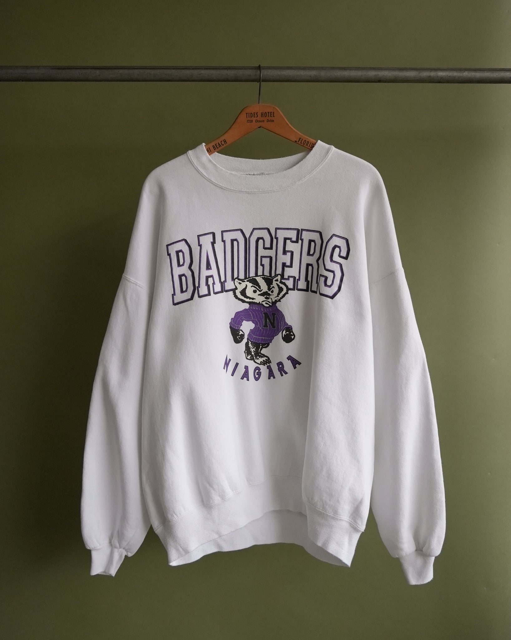 badgers niagara crewneck
