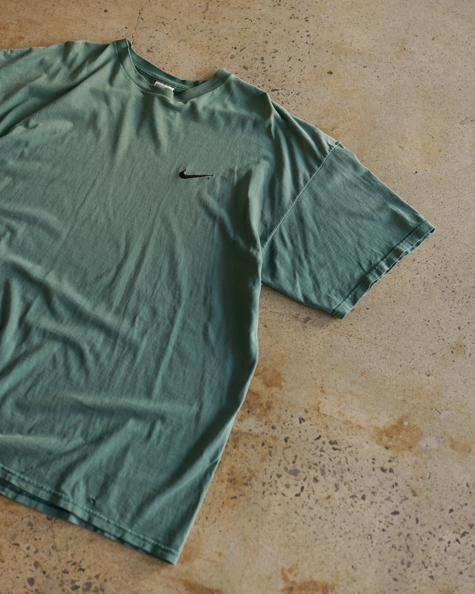 nike essential t-shirt