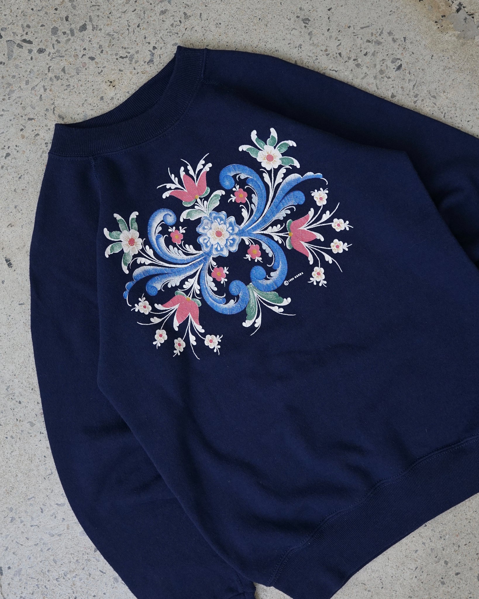 flowers crewneck