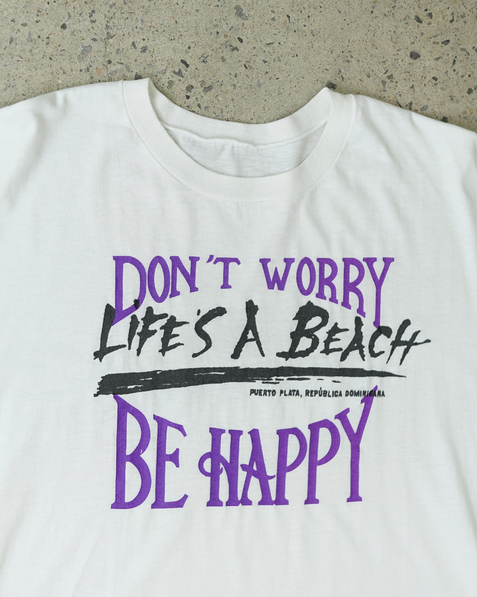 don't worry be happy t-shirt - cropped boxy large