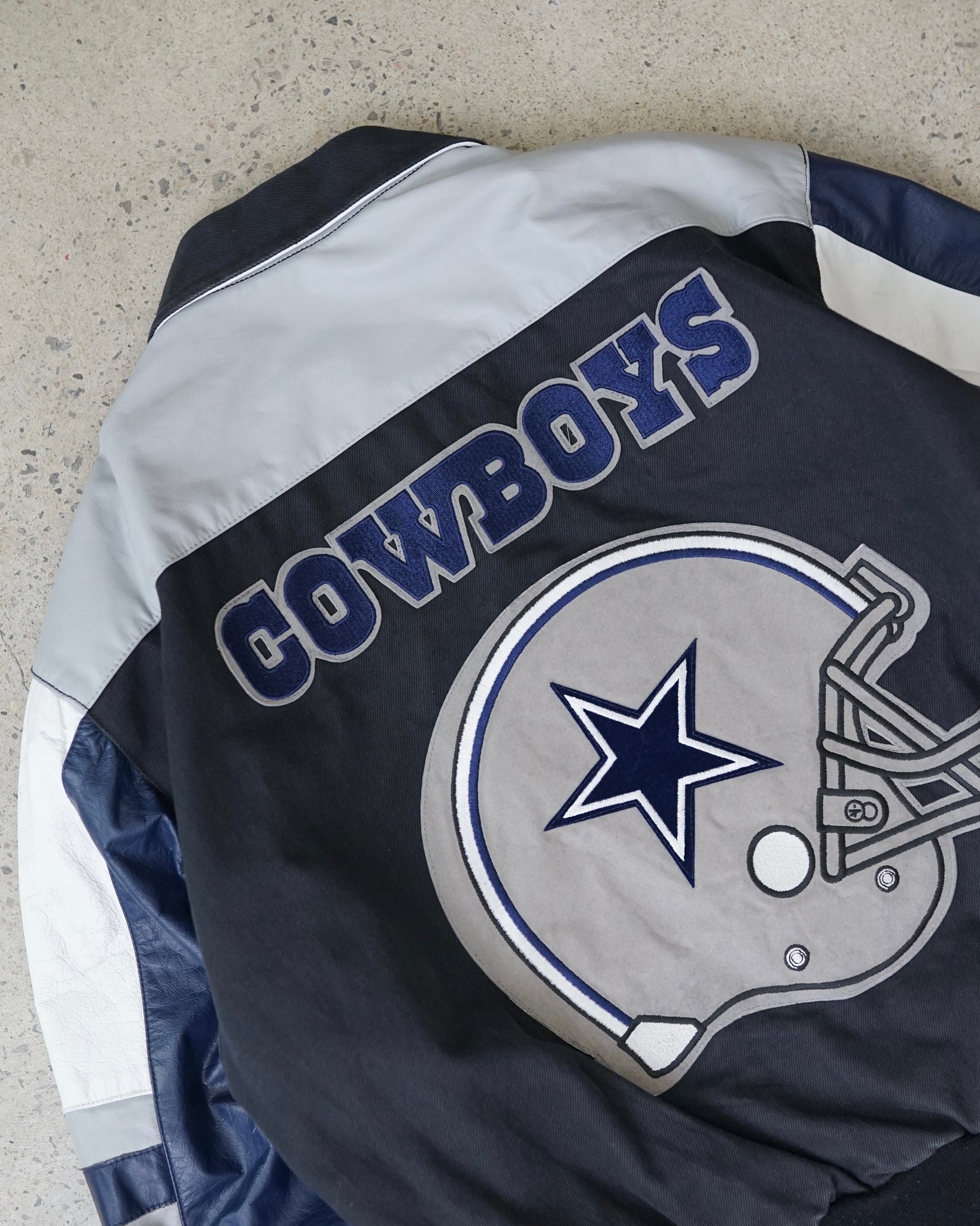 dallas cowboys varsity jacket - medium