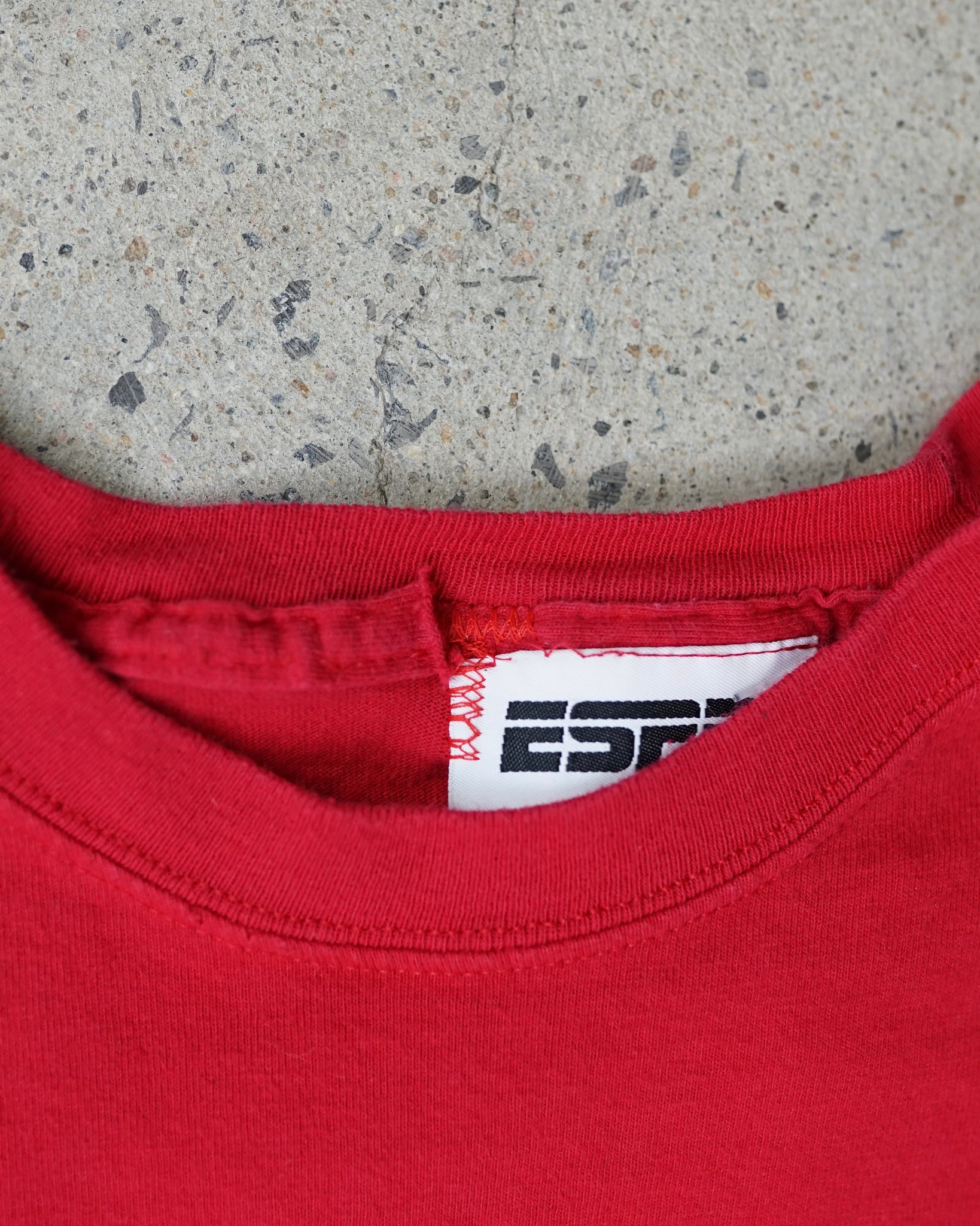 sports center t-shirt -  XL