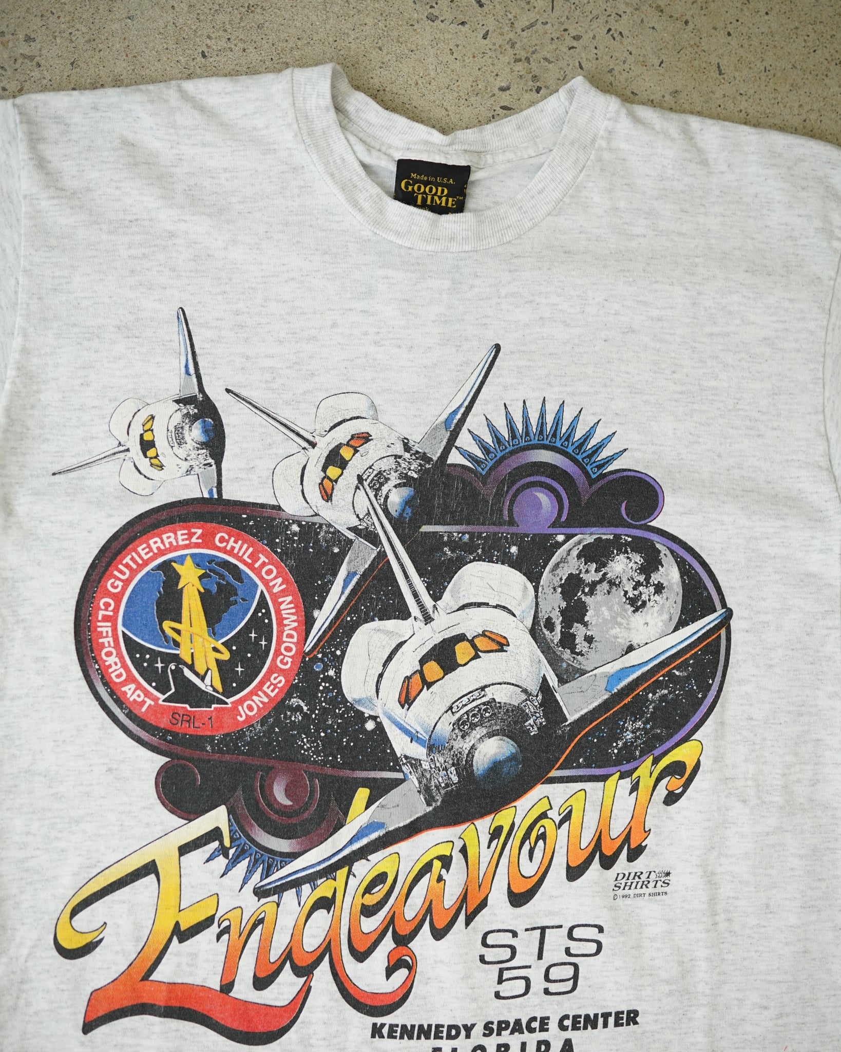 endeavour kennedy space center t-shirt - medium