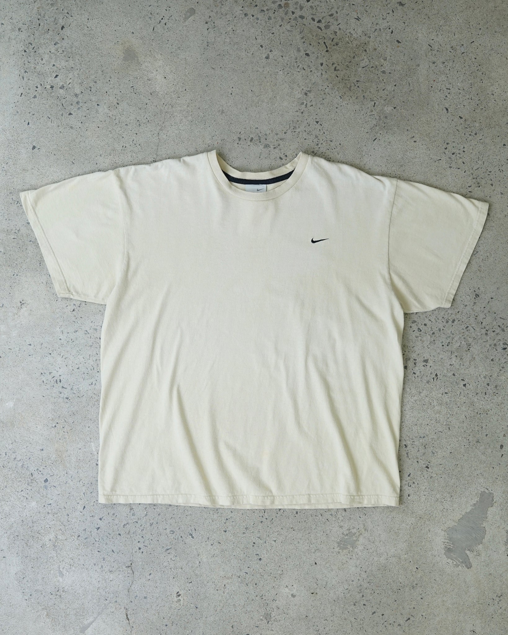 nike essential t-shirt