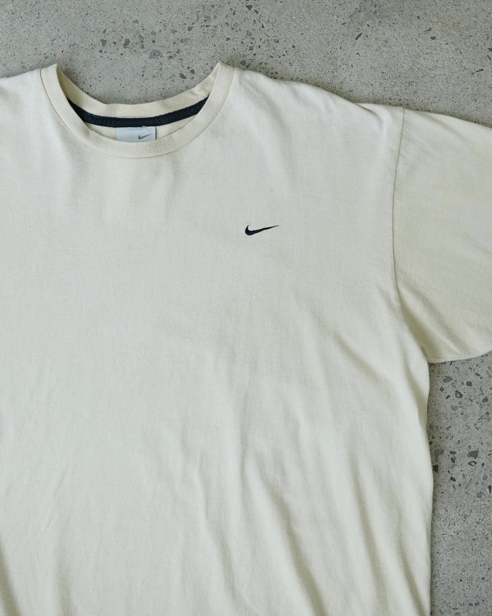 nike essential t-shirt