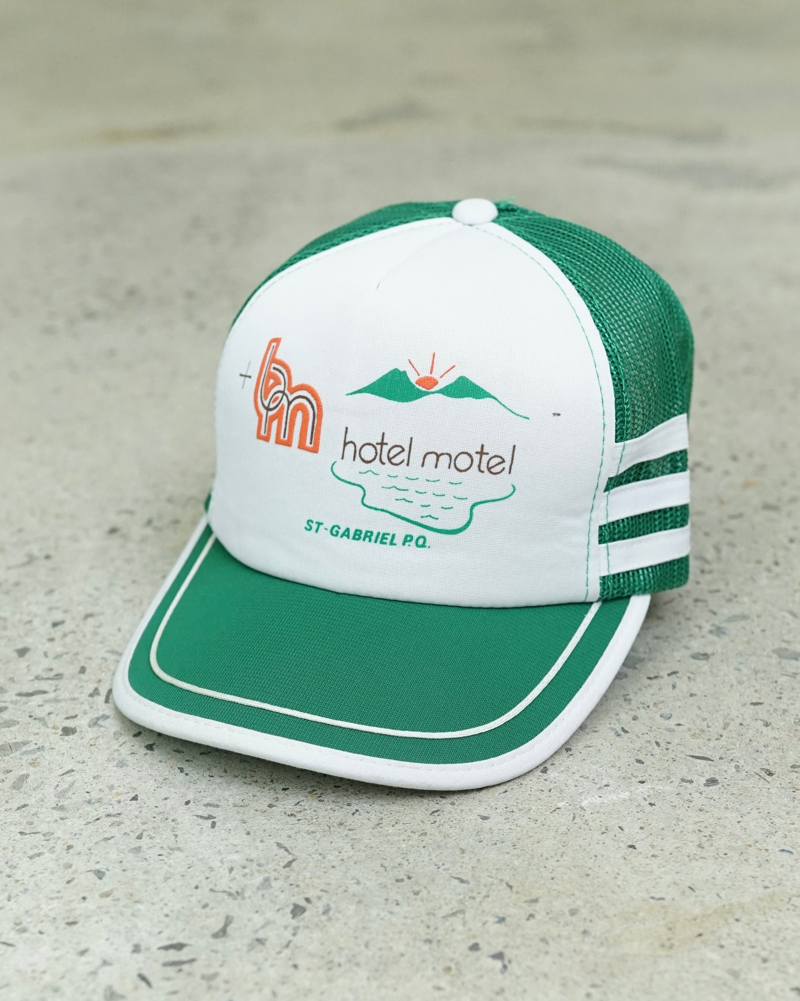 bm hotel motel trucker hat