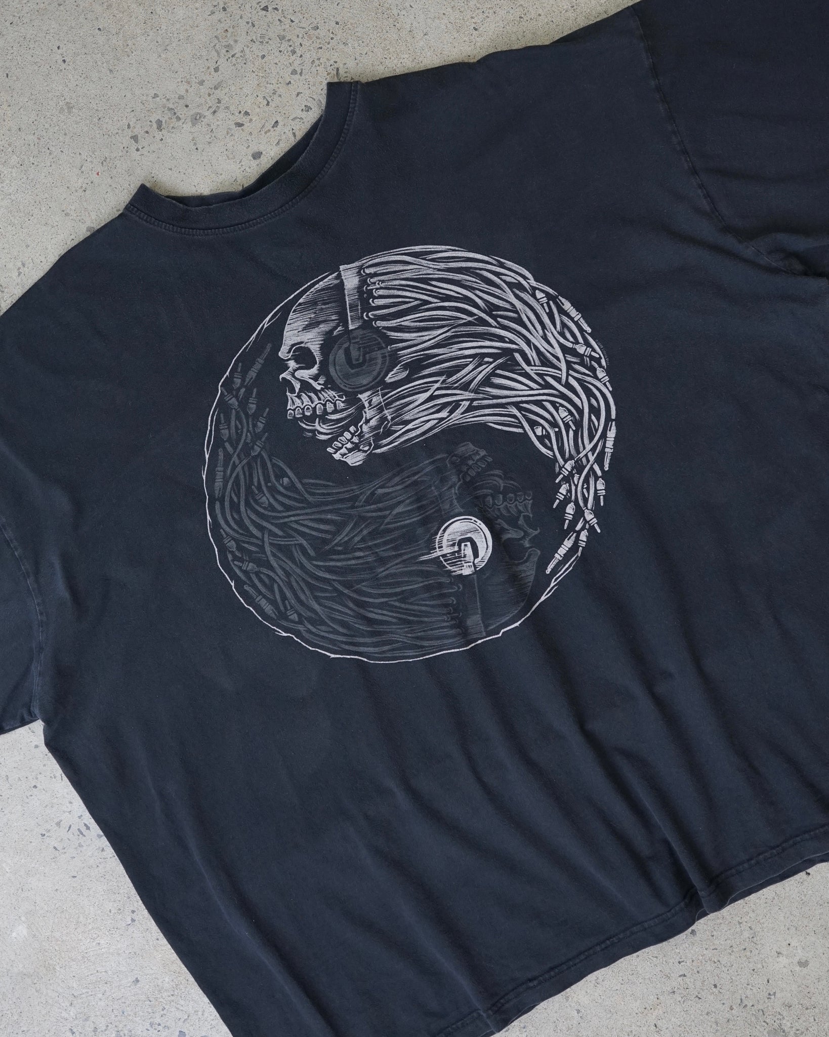 liquid blue ying yang skulls t-shirt