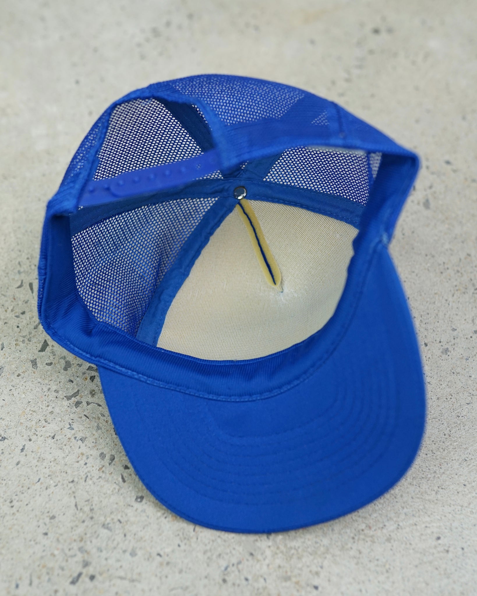 genny light trucker hat