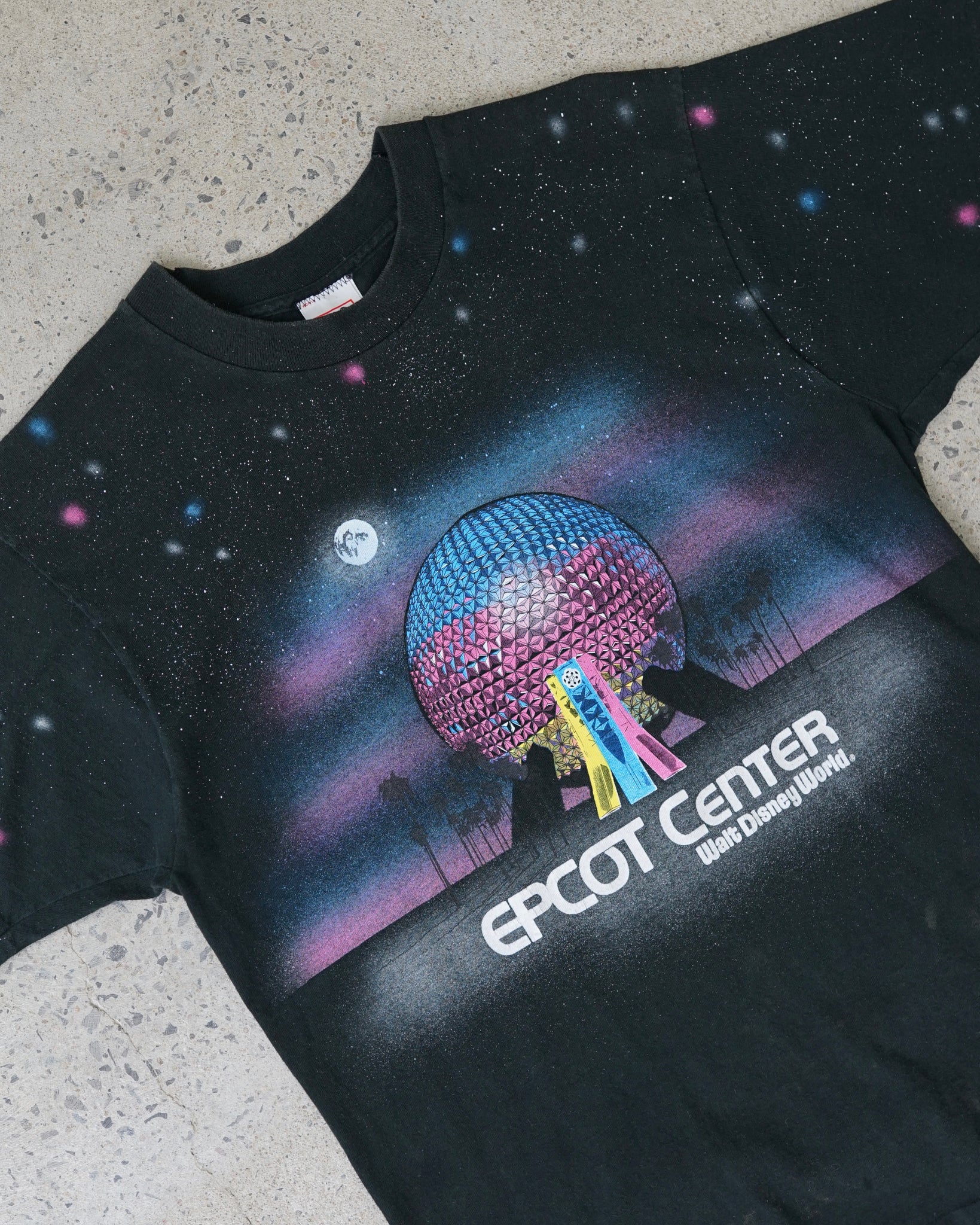 disney world epcot center t-shirt - medium