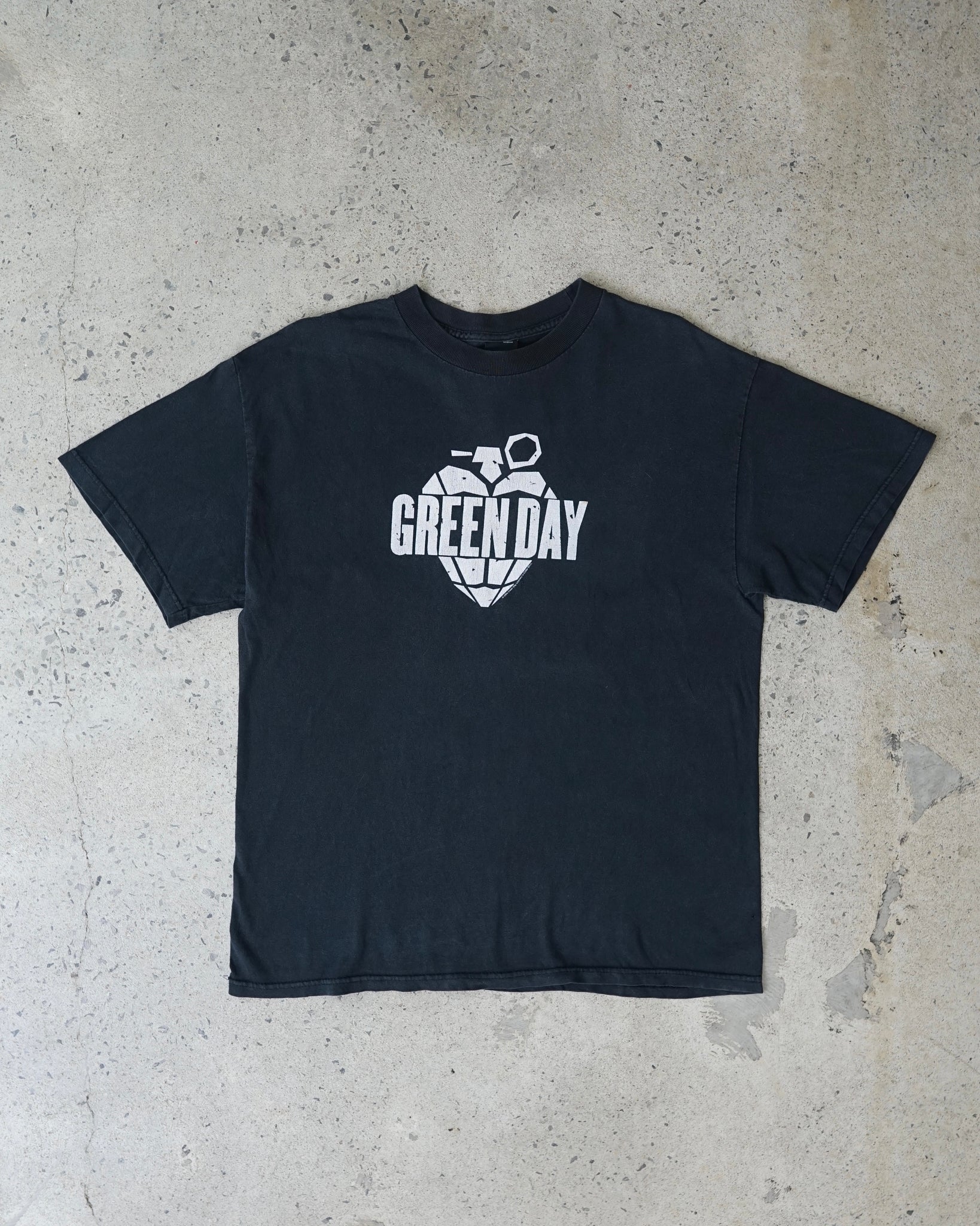 green day rock band t-shirt