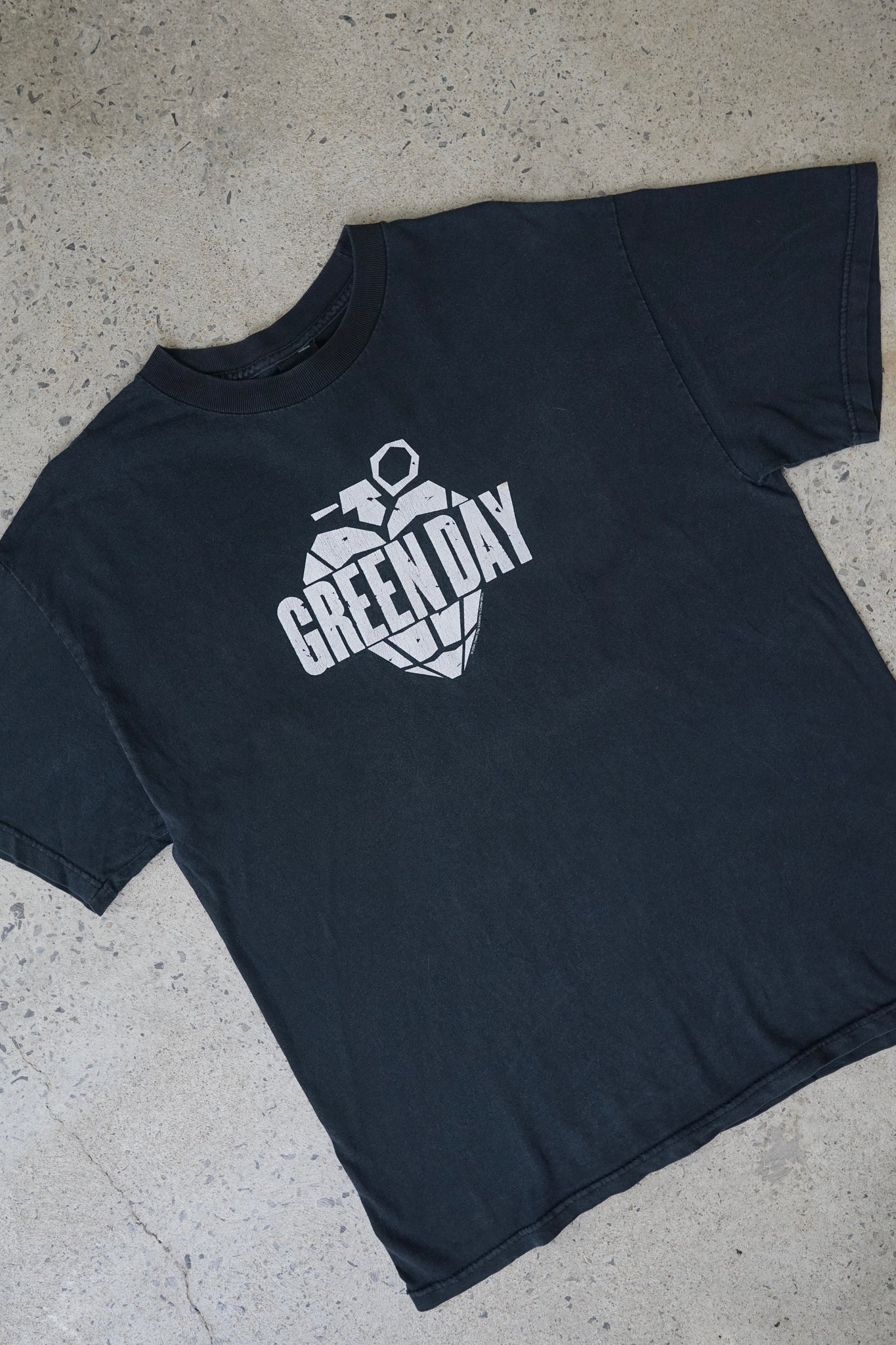 green day rock band t-shirt