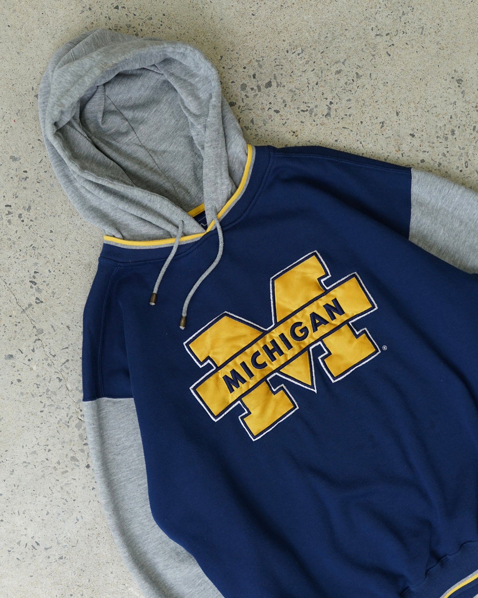 michigan wolverines starter hoodie - large