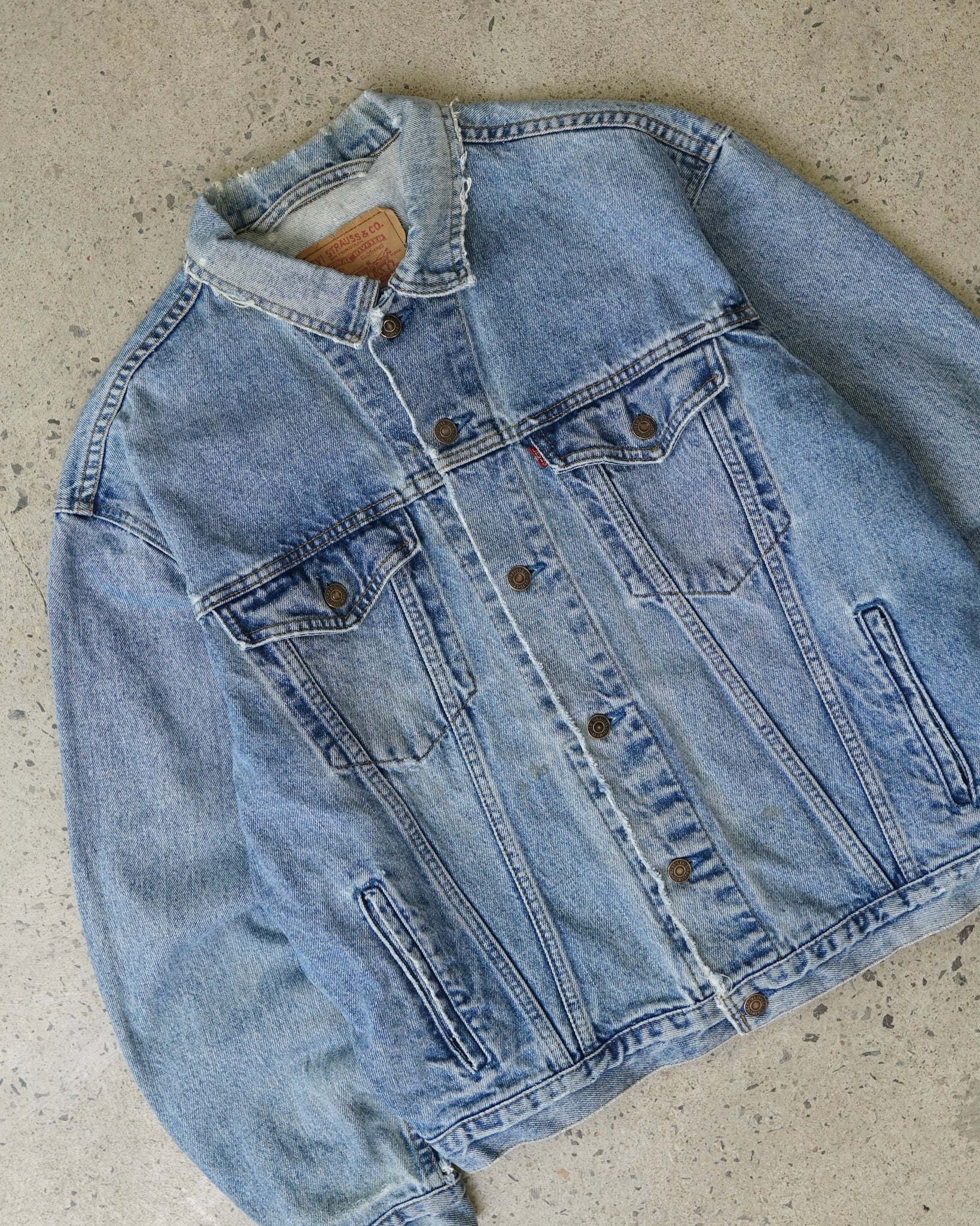 levi's button-up denim jacket