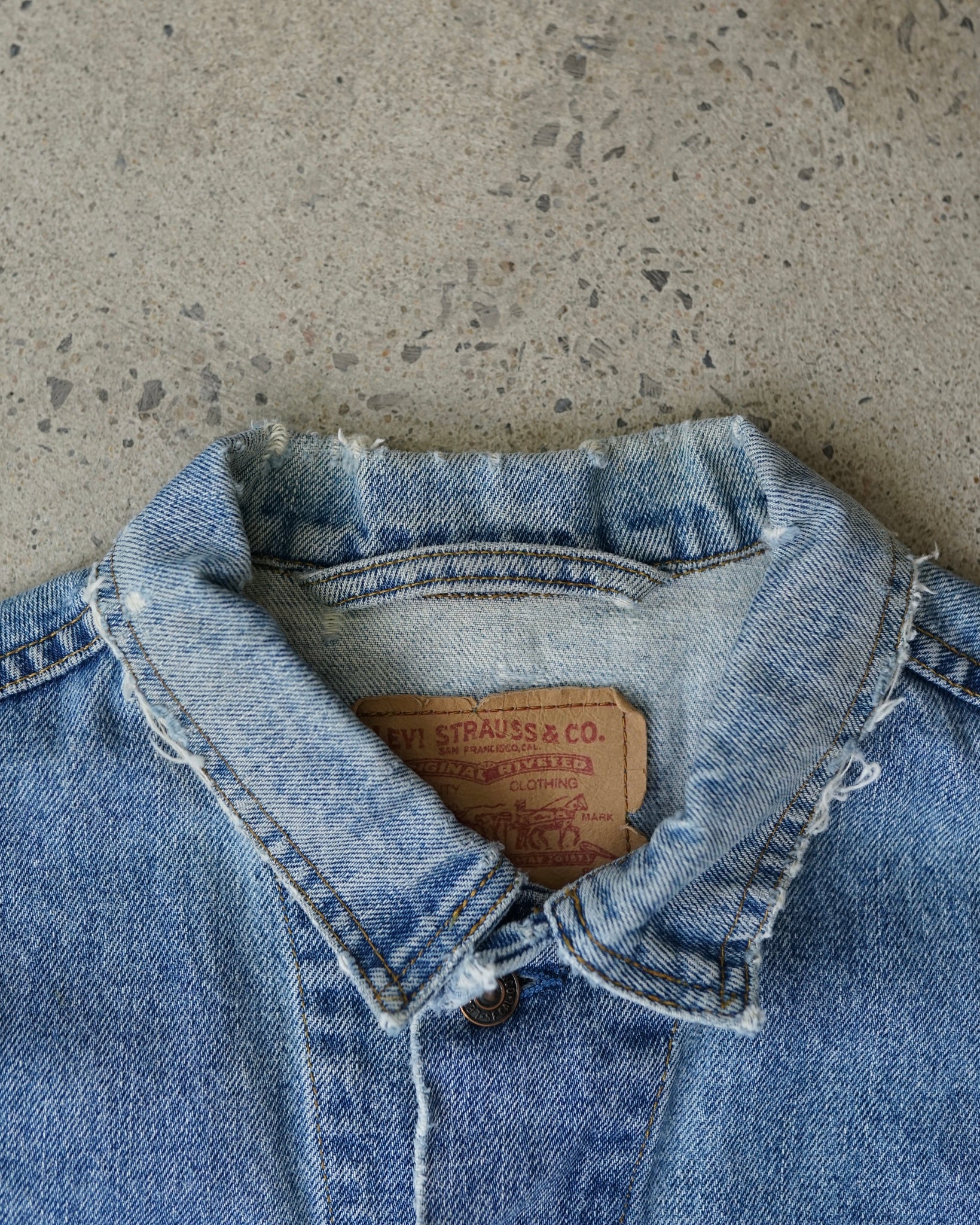 levi's button-up denim jacket