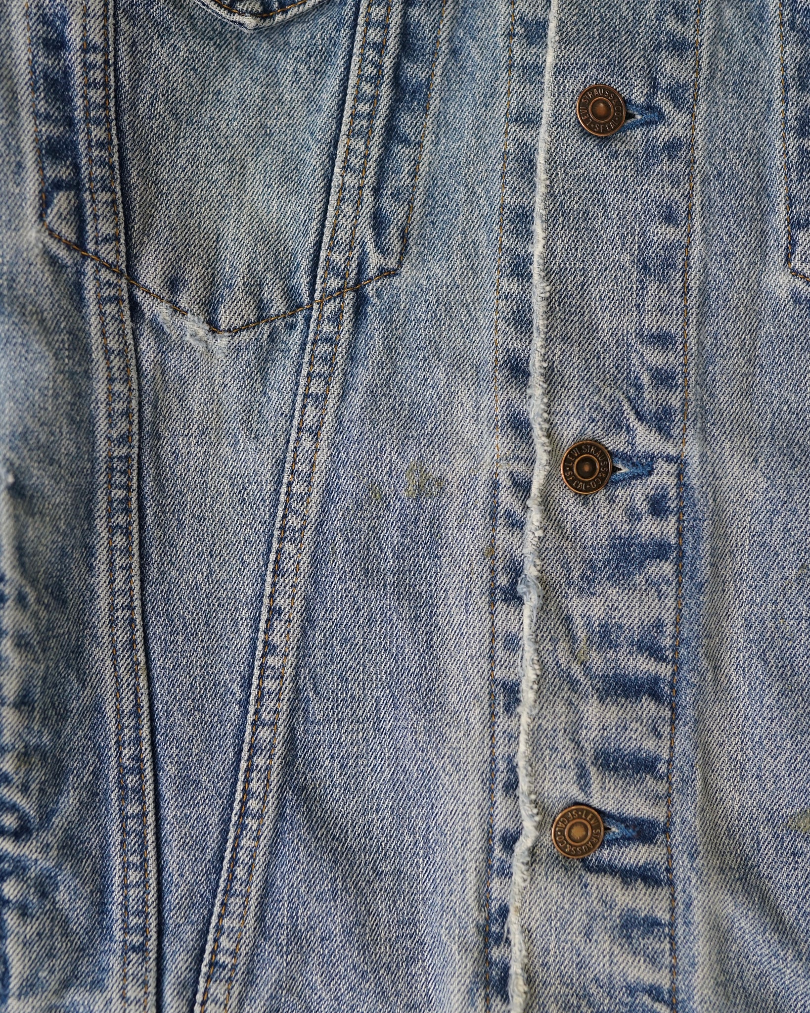 levi's button-up denim jacket