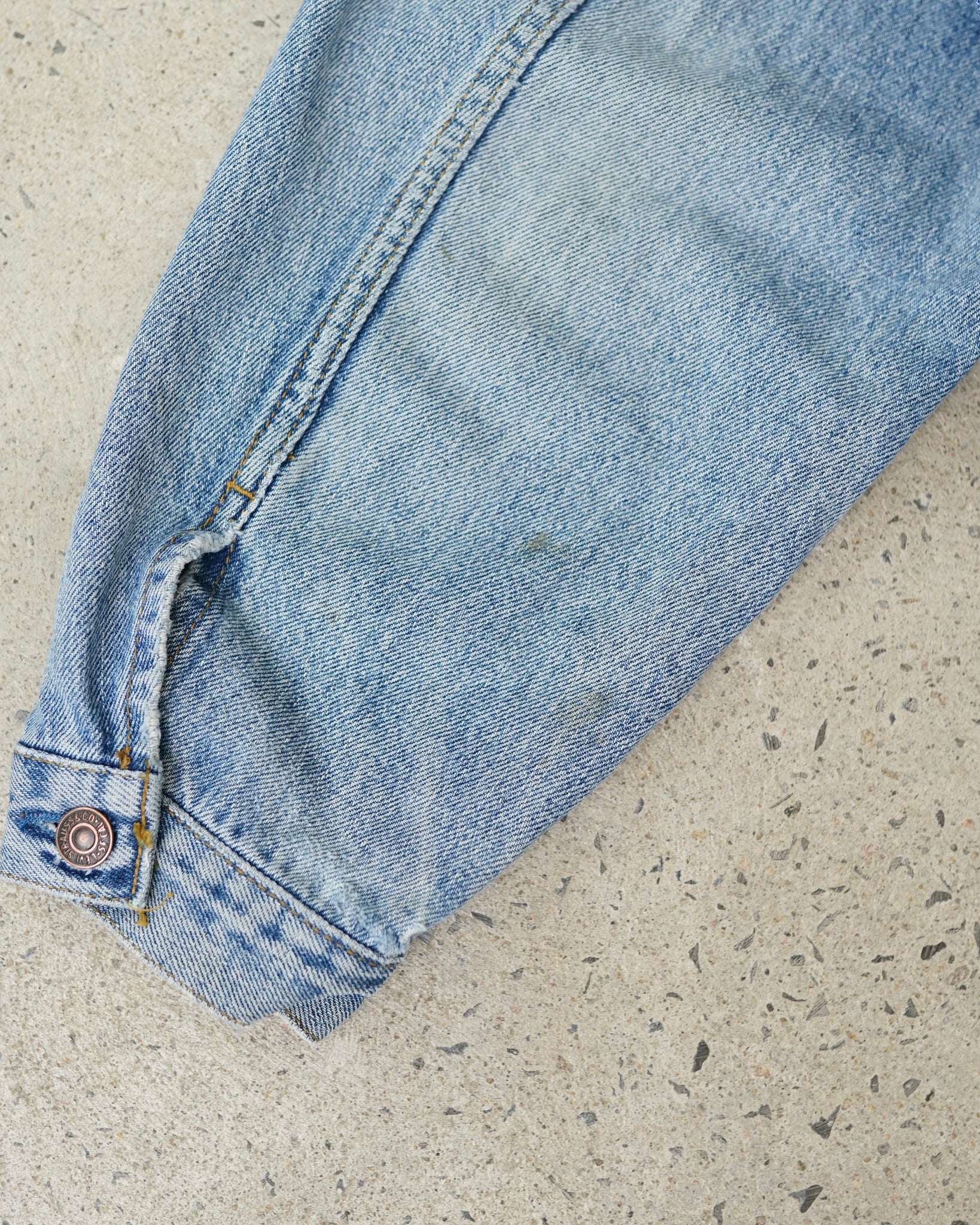 levi's button-up denim jacket