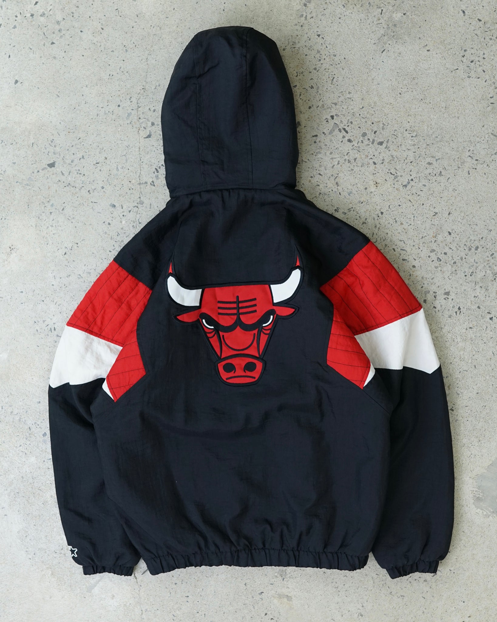 chicago bulls starter jacket - medium