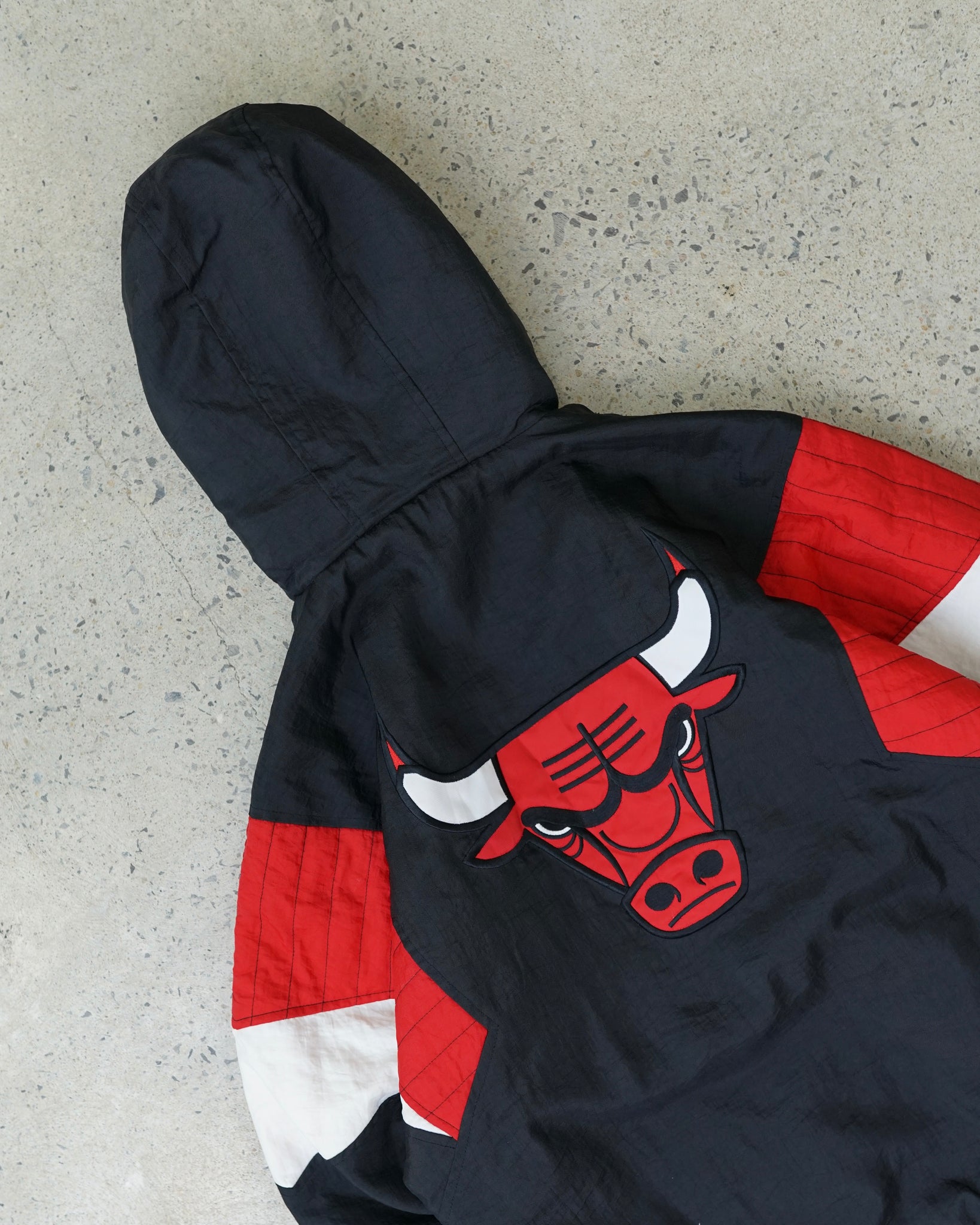 chicago bulls starter jacket - medium