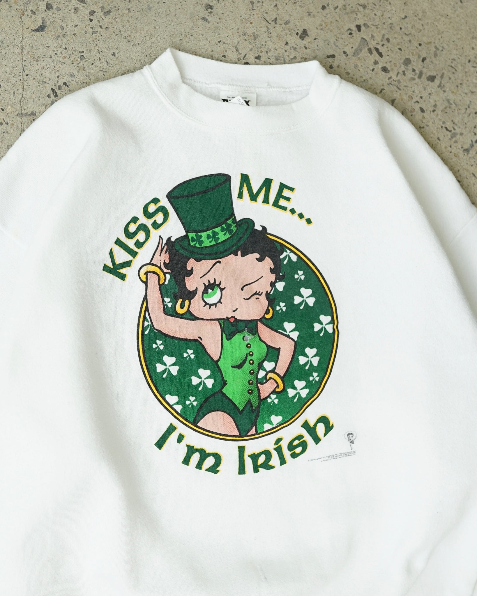 betty boop kiss me i'm irish 1997 crewneck