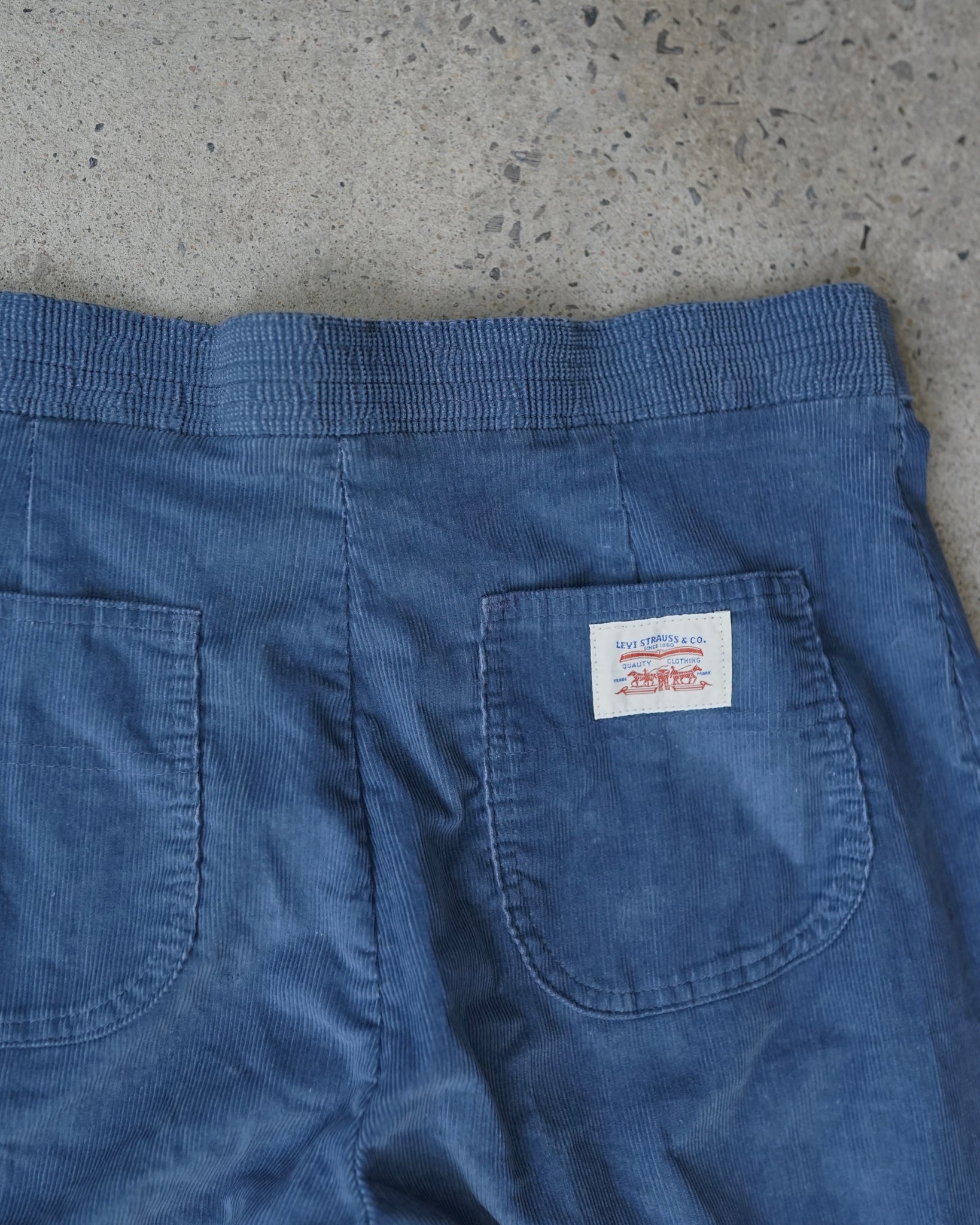 levi's corduroy pants - 33x33