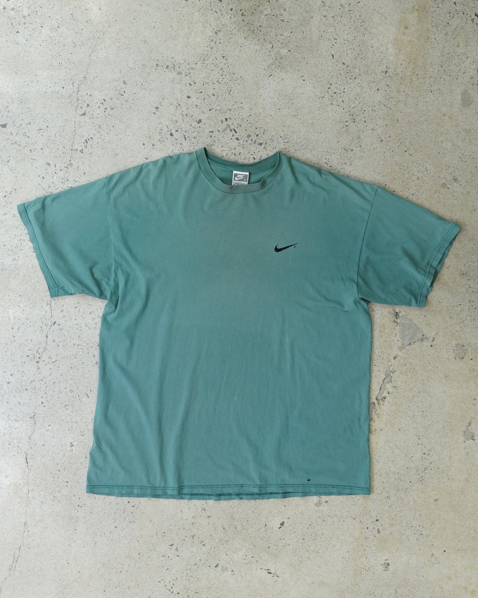 nike essential t-shirt