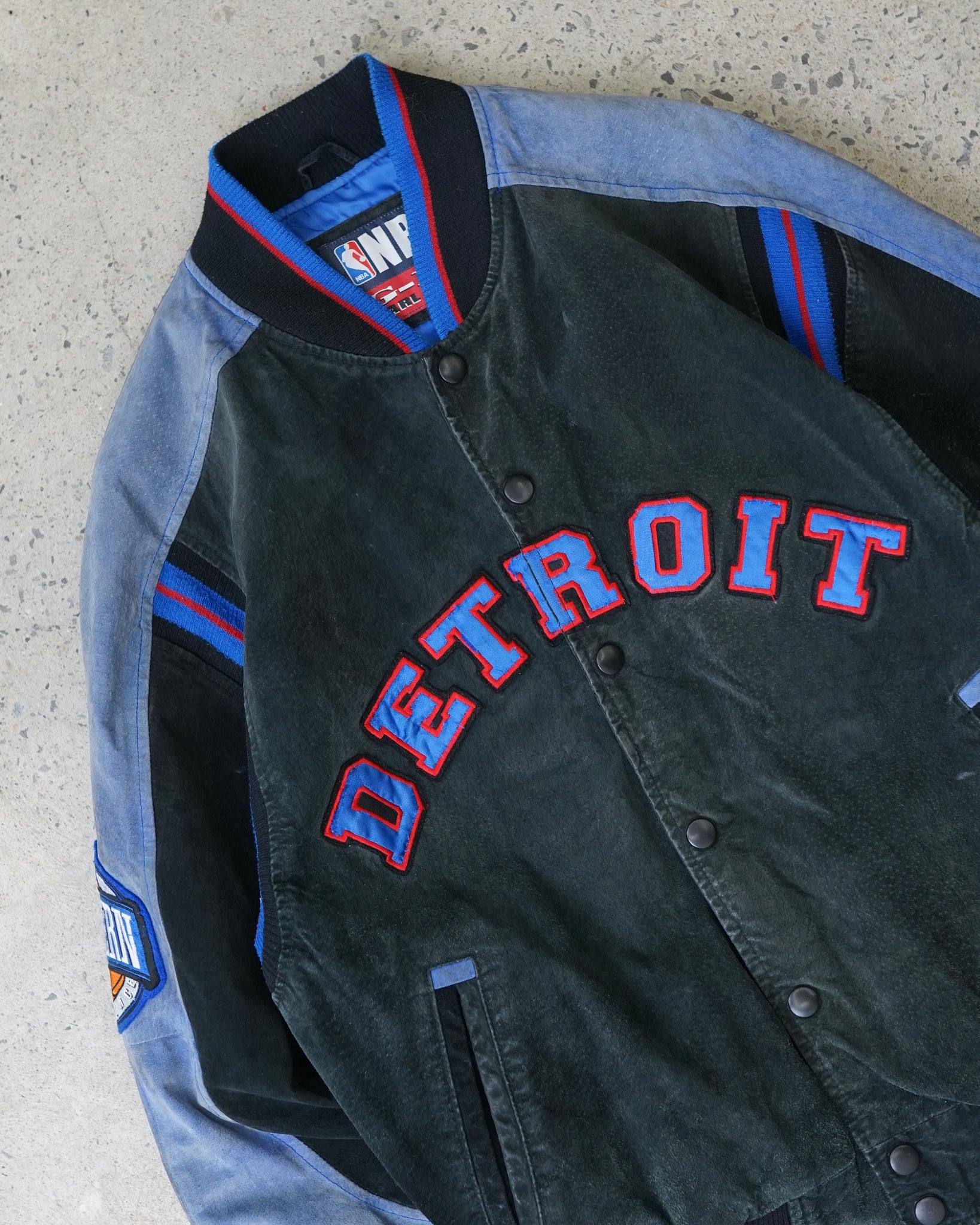 detroit pistons jacket - medium