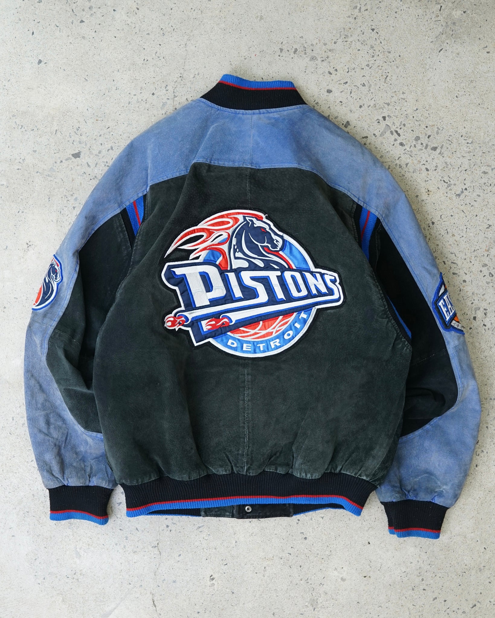 detroit pistons jacket - medium