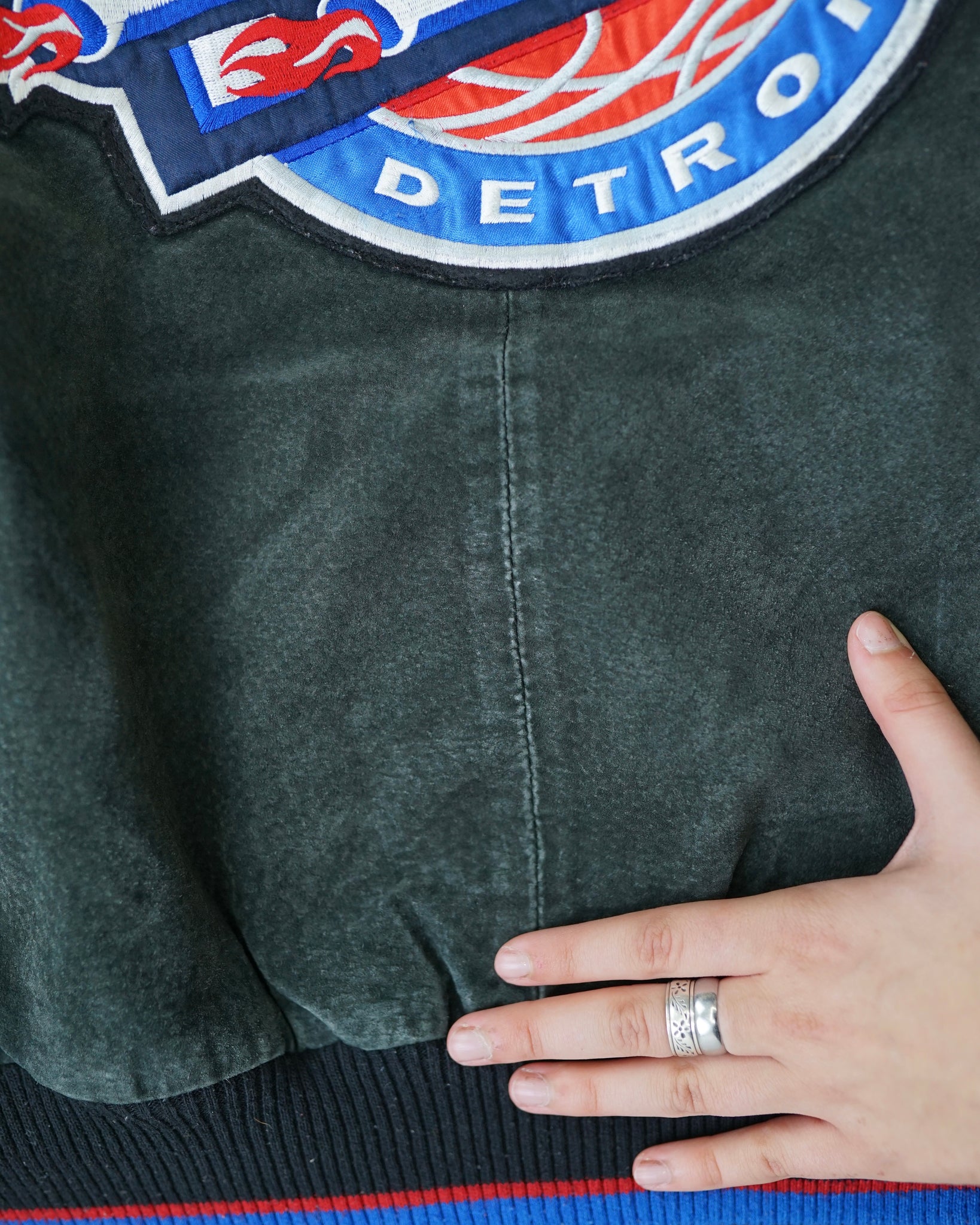 detroit pistons jacket - medium