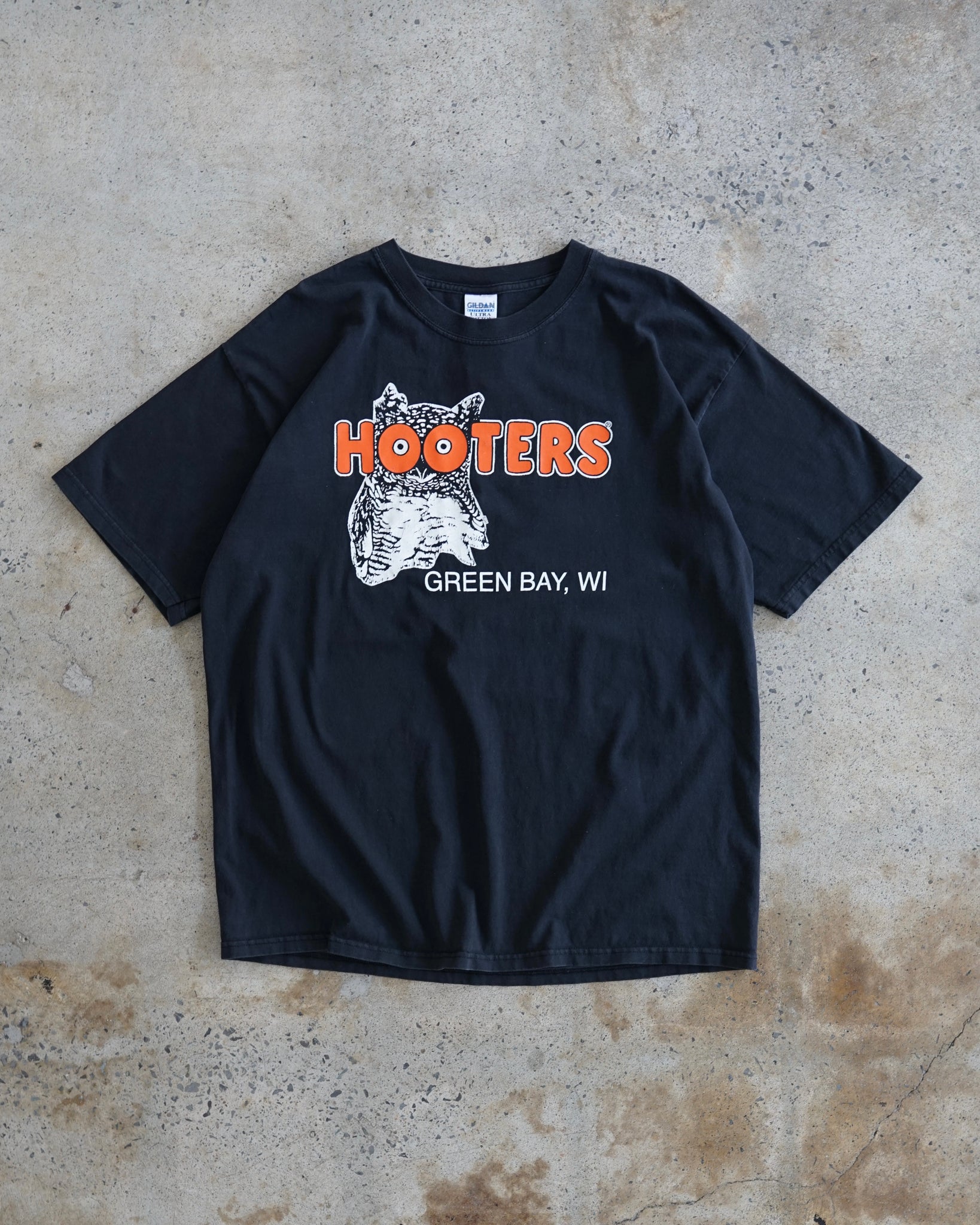 hooters green bay wisconsin t-shirt