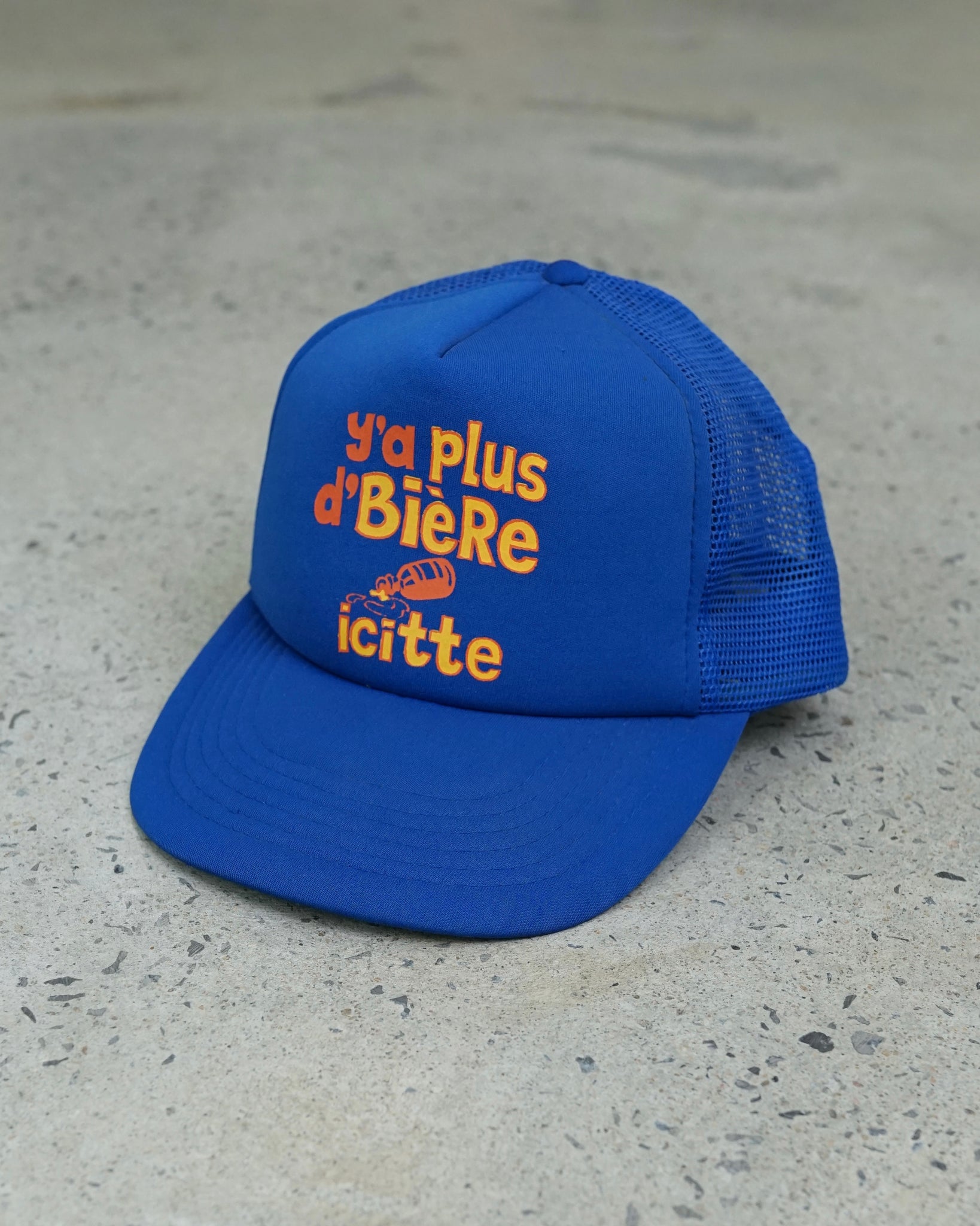 y'a plus d'biere icitte trucker hat