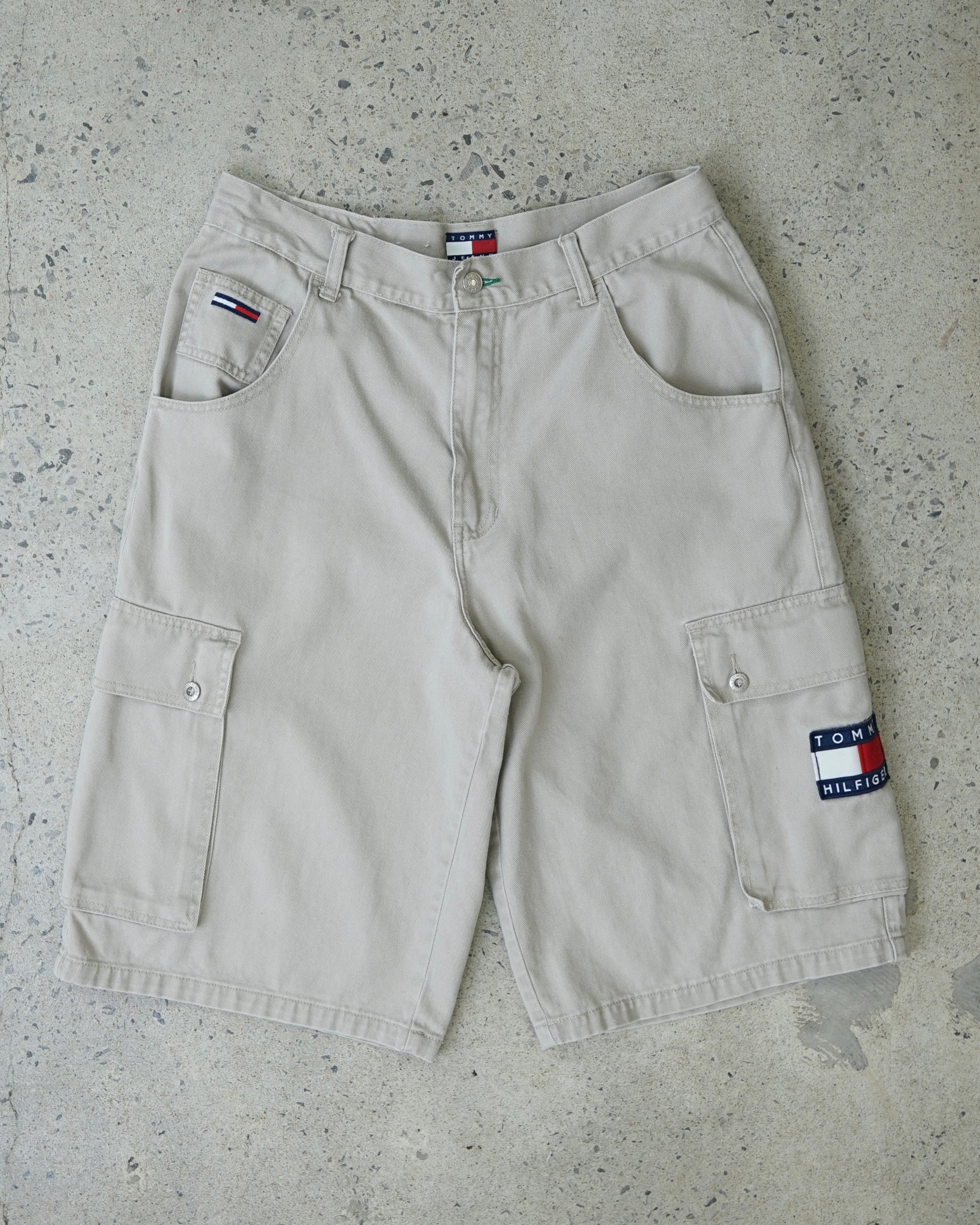 tommy hilfiger cargo shorts - 32