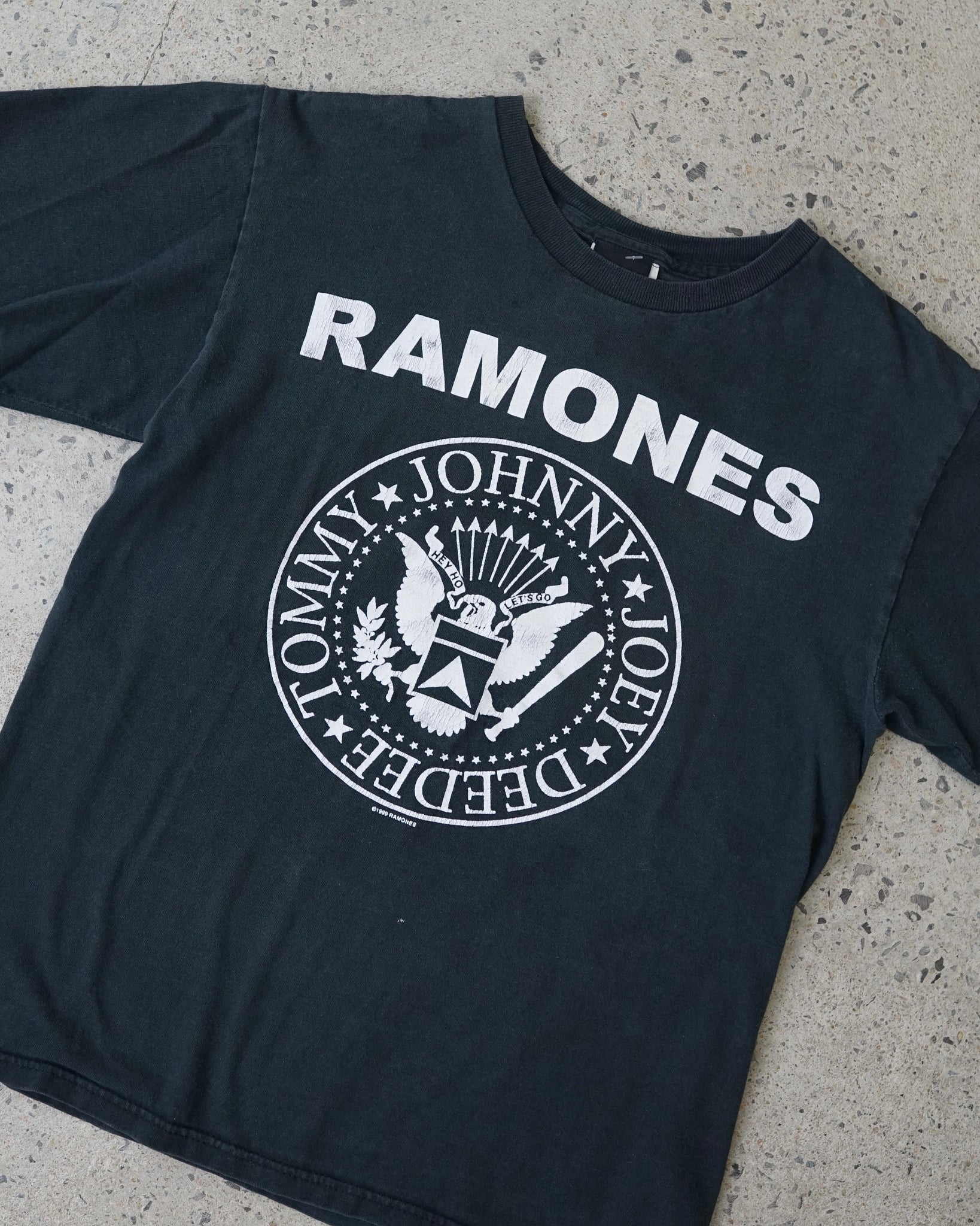 ramones 1999 rock band t-shirt