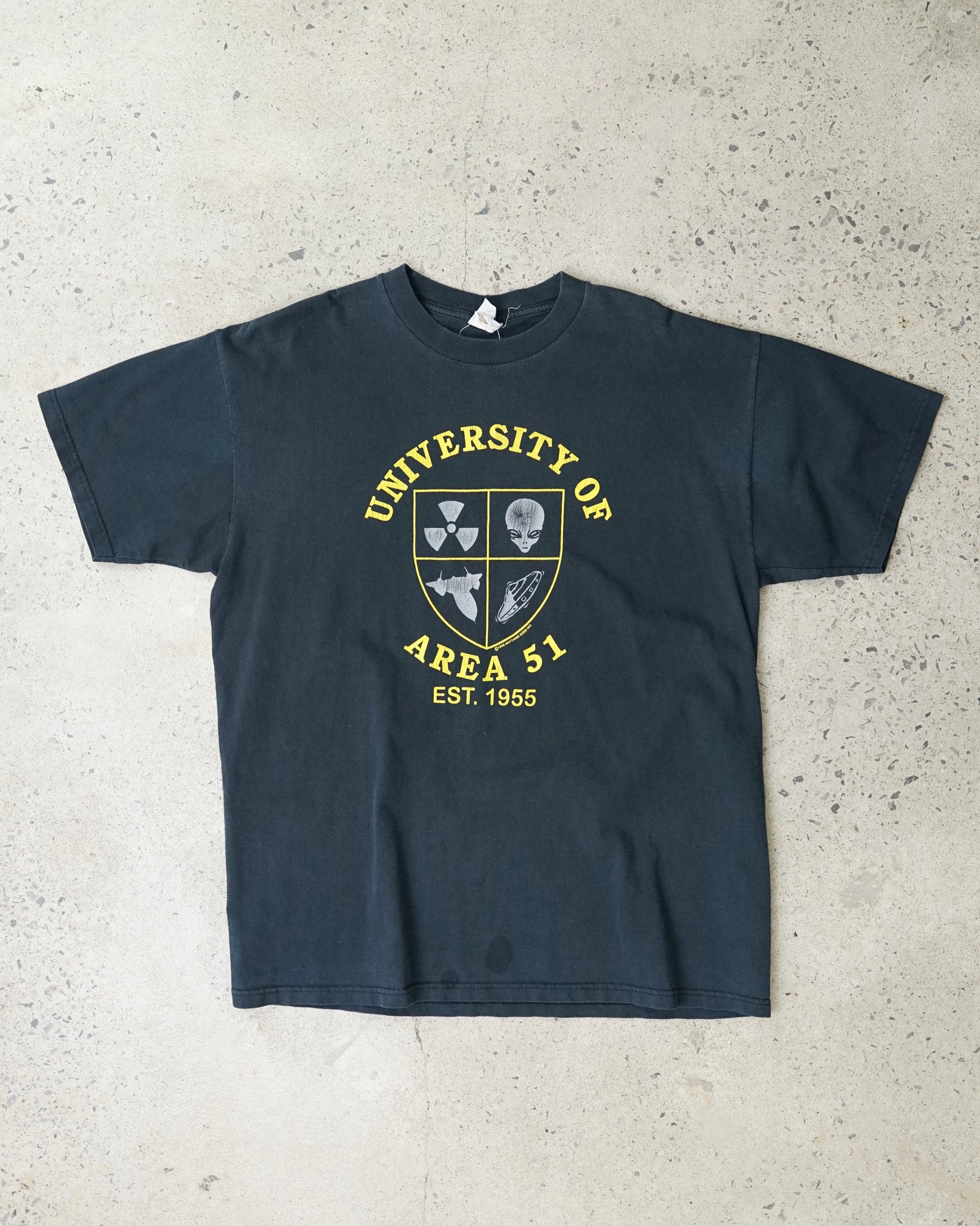 university of area 51 t-shirt - XL