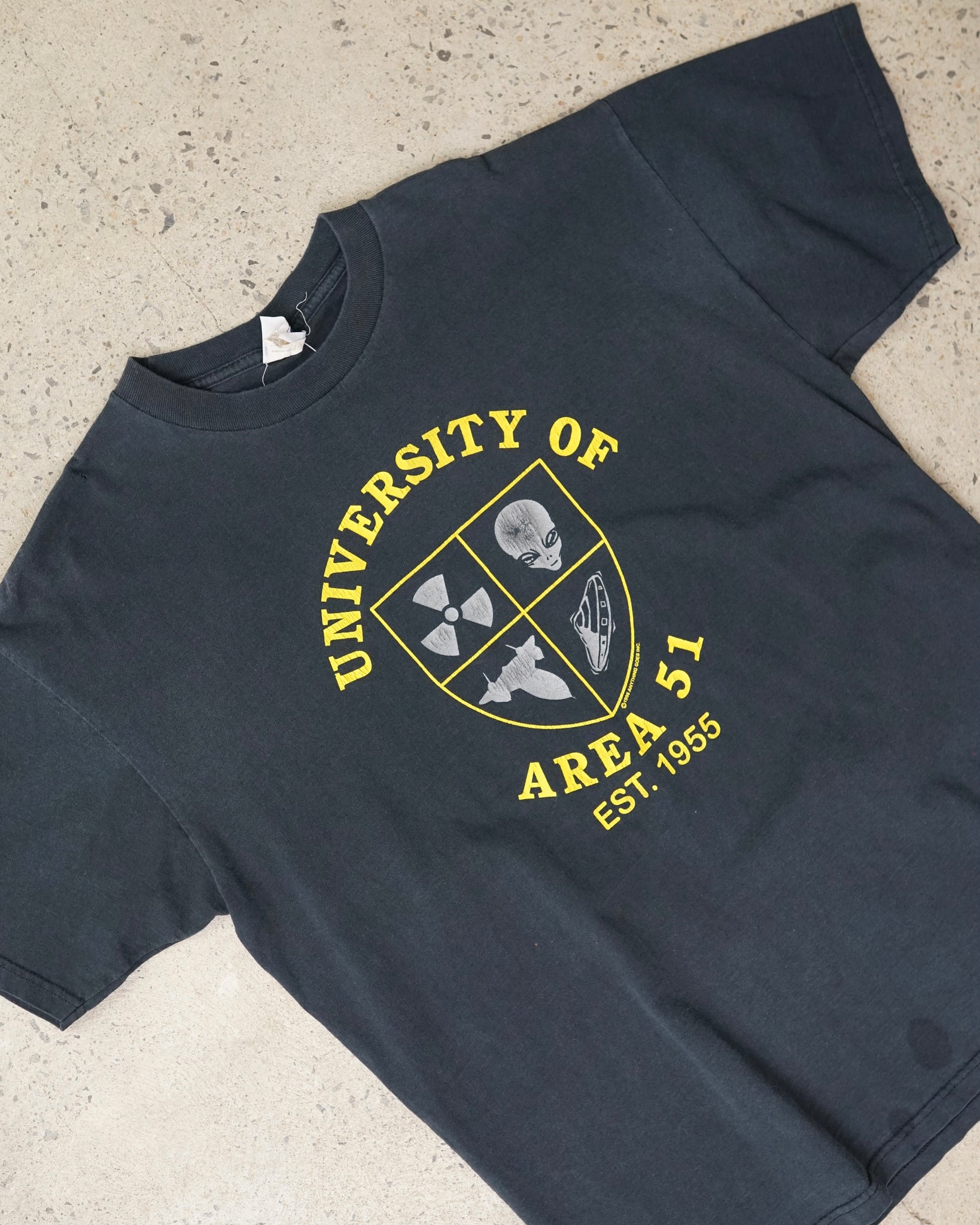 university of area 51 t-shirt - XL