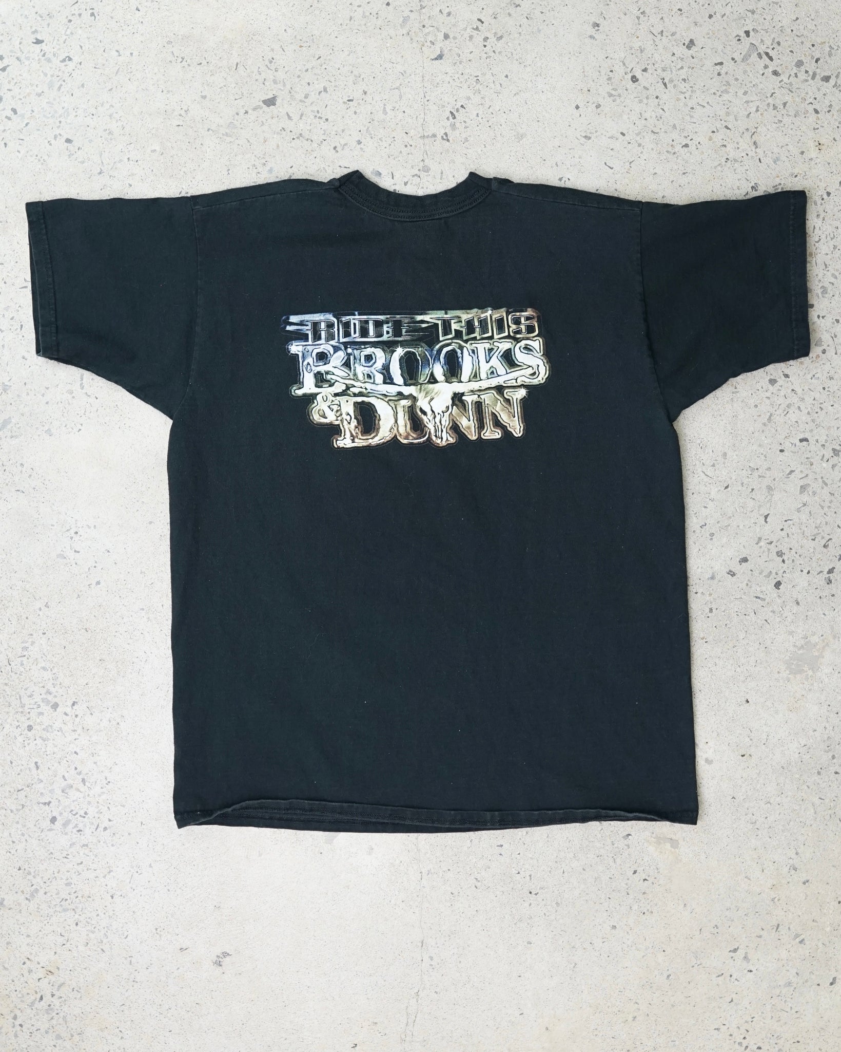 brook's and dunn t-shirt - XL