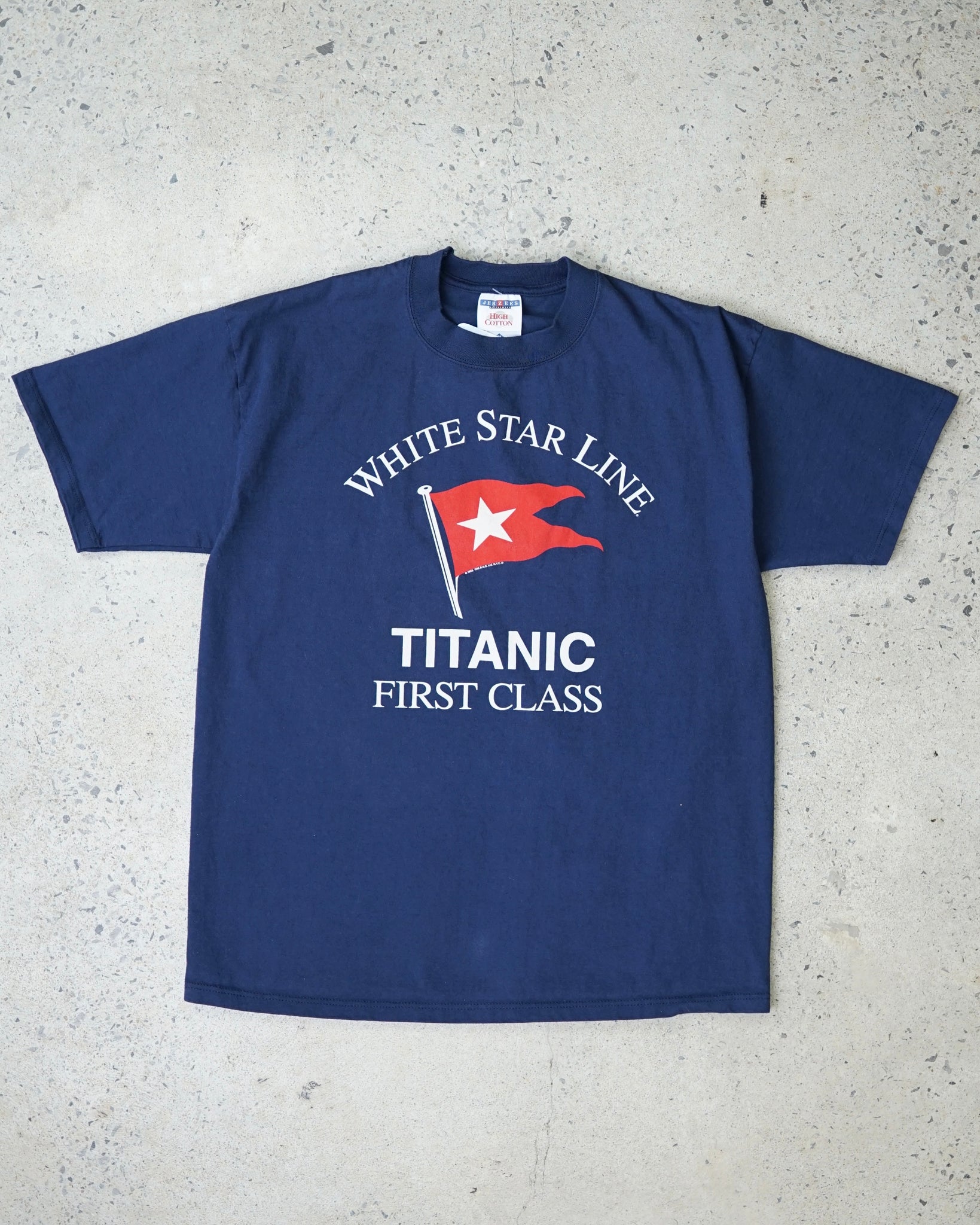 titanic t-shirt - medium