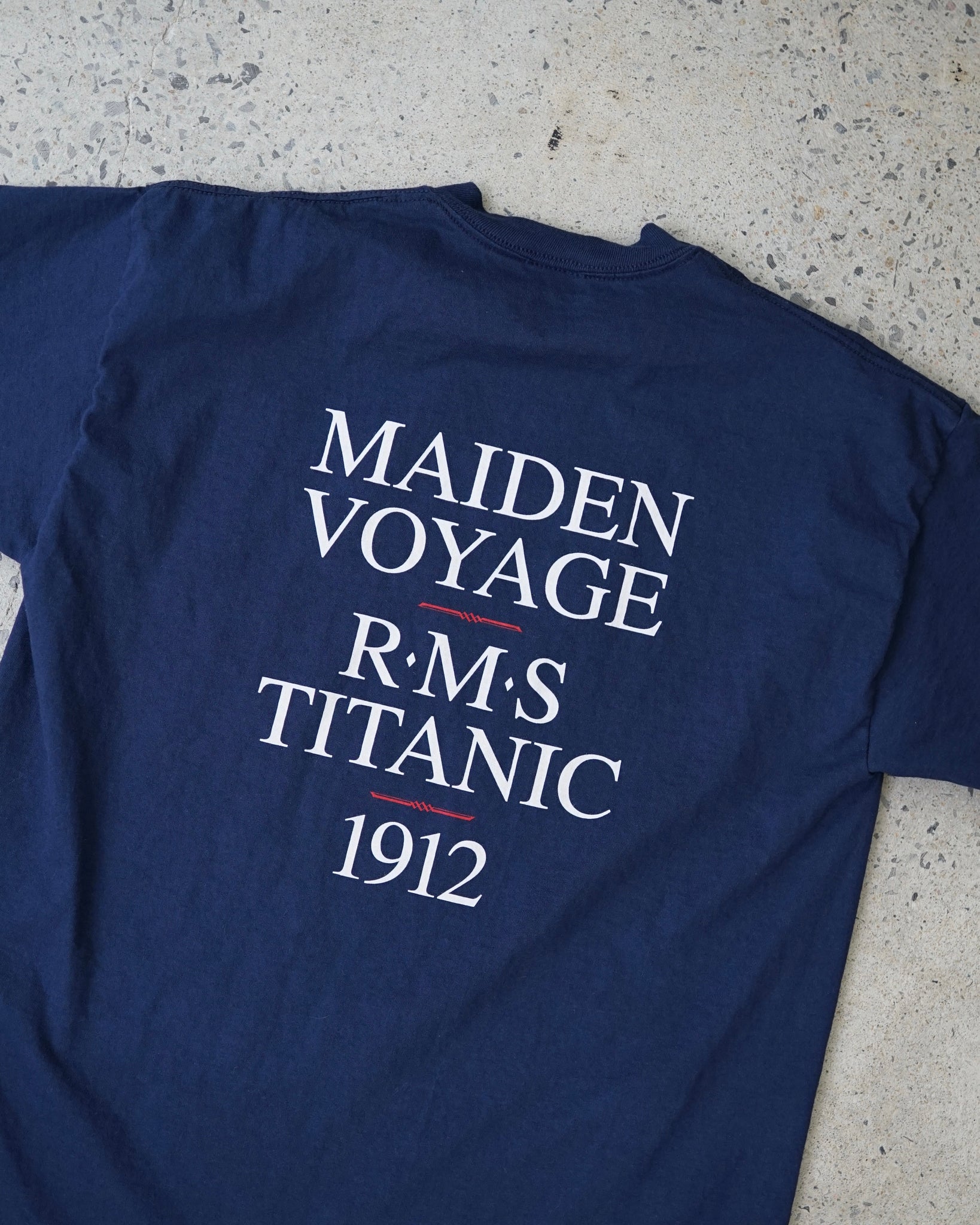 titanic t-shirt - medium