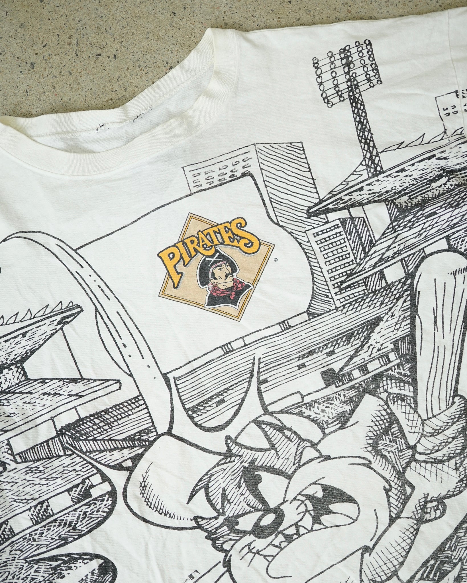 pirates x looney tunes 1995 t-shirt - boxy XL