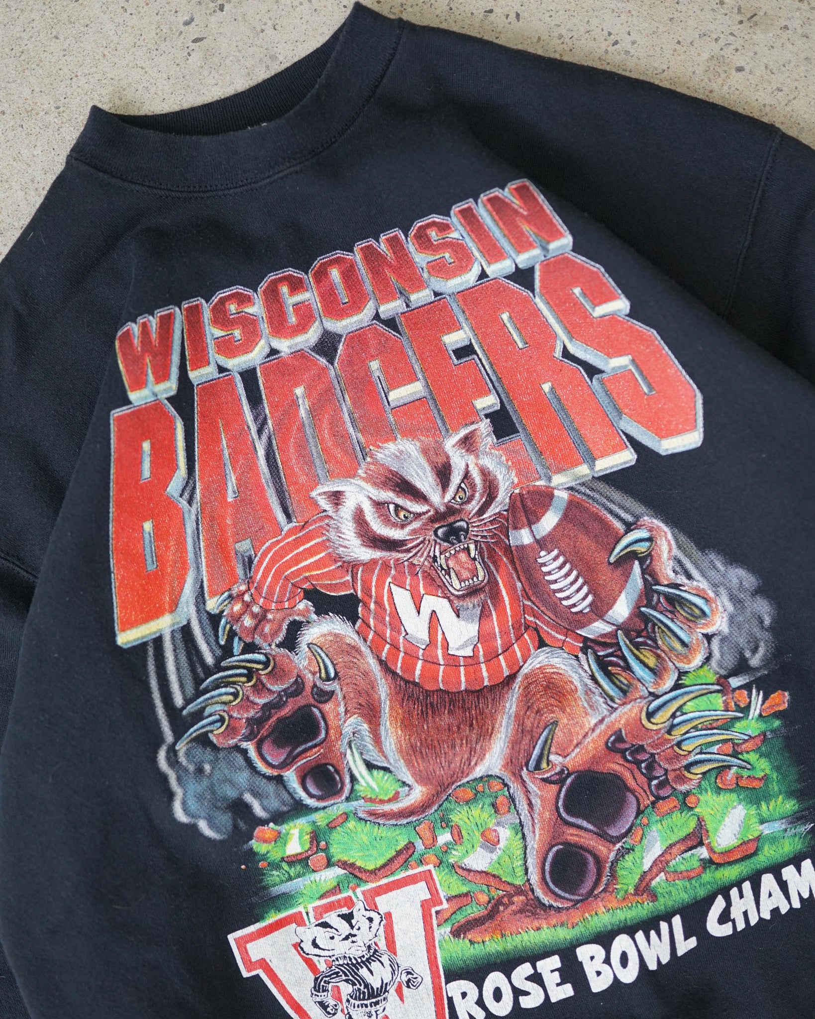 wisconsin badgers crewneck - big medium