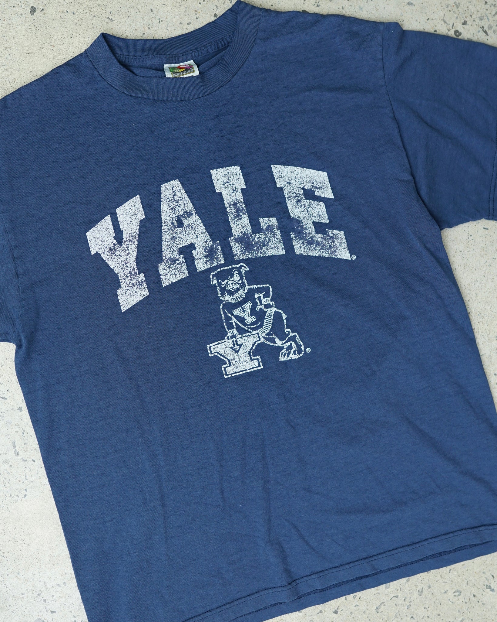 yale t-shirt - large