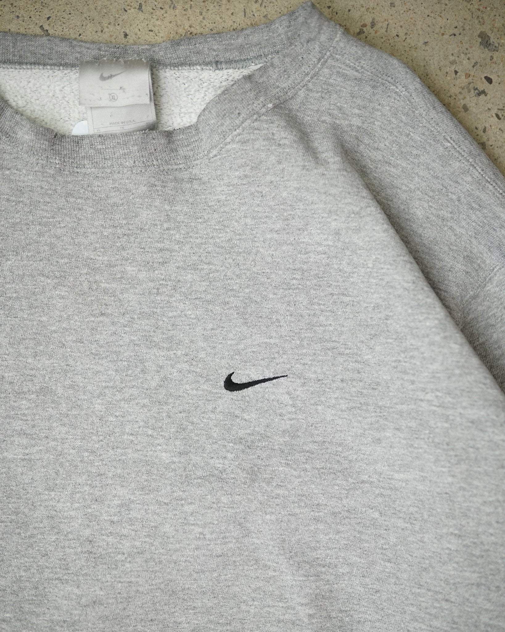 nike essential crewneck - XL