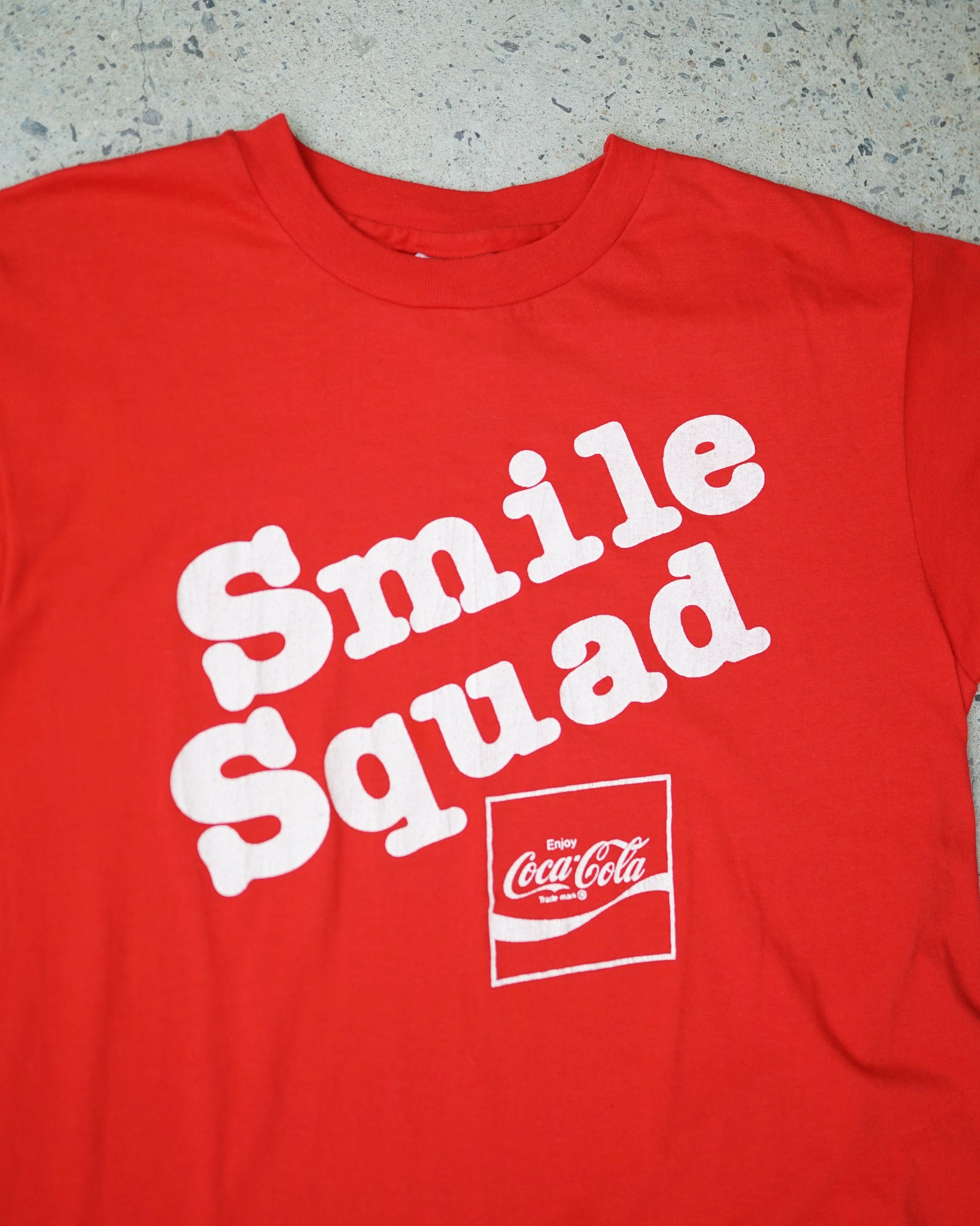 coca-cola smile squad t-shirt - large